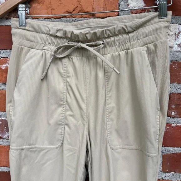 Lululemon Beyond the Studio 7/8 Jogger Trench Beige Size 6 - Picture 3 of 11
